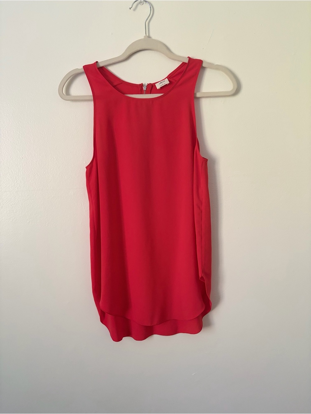 Aritzia Wilfred Sevres Red
Sleeveless Blouse High Low Top
Women's Size Small - Picture 2 of 6